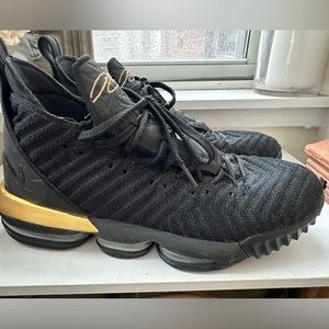 Nike LeBron 16 “I’m king” Basketball Sneaker